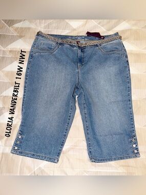 GLORIA VANDERBILT SLIMMING EFFECT DENIM CAPRIS NWT SZ 16W